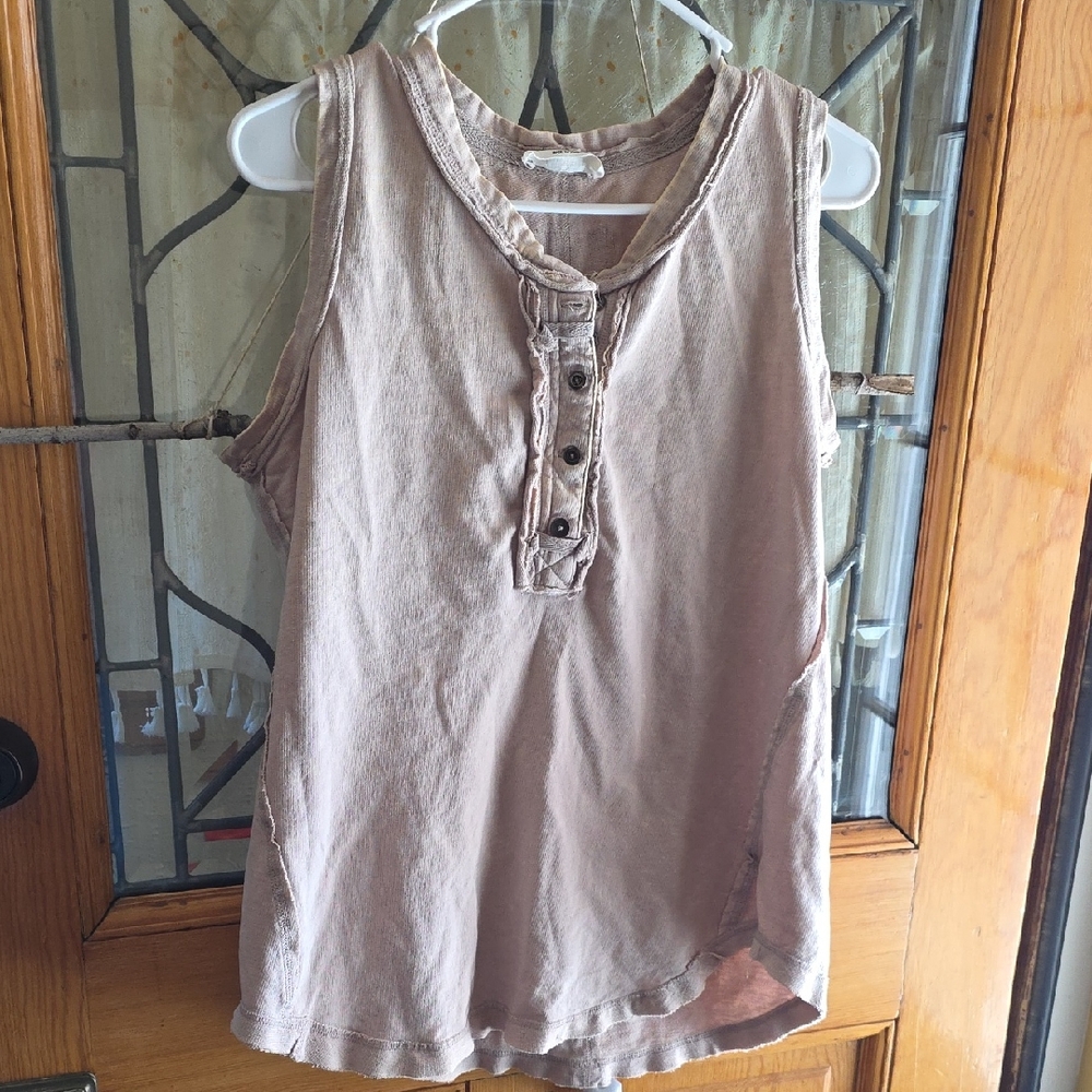 Zenana Outfitters Distressed Henley Tank Top - Beige M